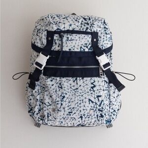 Lululemon travelling yogini backpack